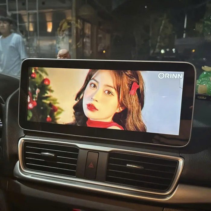 man-hinh-o-to-Vicom-giai-tri-song-dong-pandaauto