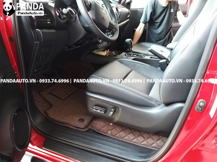 tham-lot-san-xe-o-to-toyota-hilux-ghe-lai-panda-auto