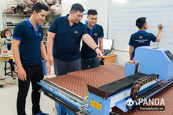 xuong-san-xuat-tham-lot-san-cho-xe-o-to-panda-auto