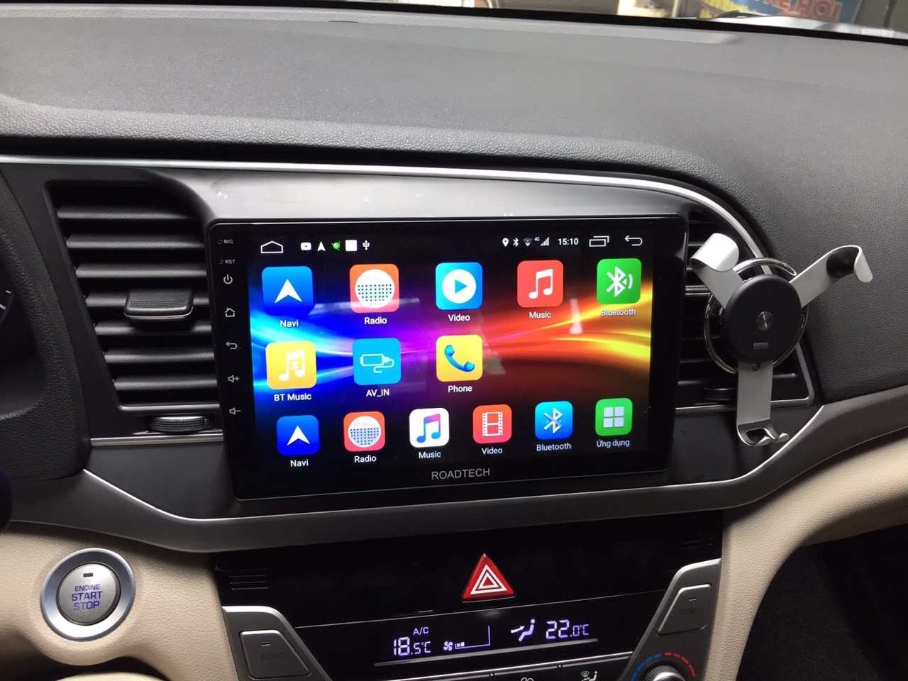 lap-dat-man-hinh-Zestech-Z800-cho-xe-o-to