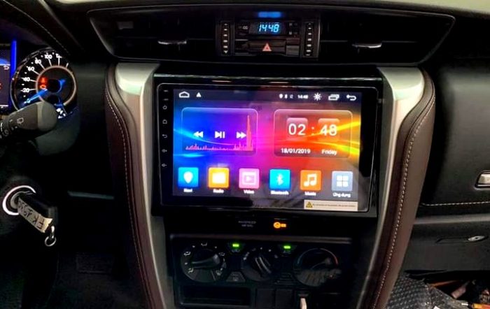 man-hinh-android-4g-xe-toyota-fortuner-2017-2019-panda-auto-1 (1)