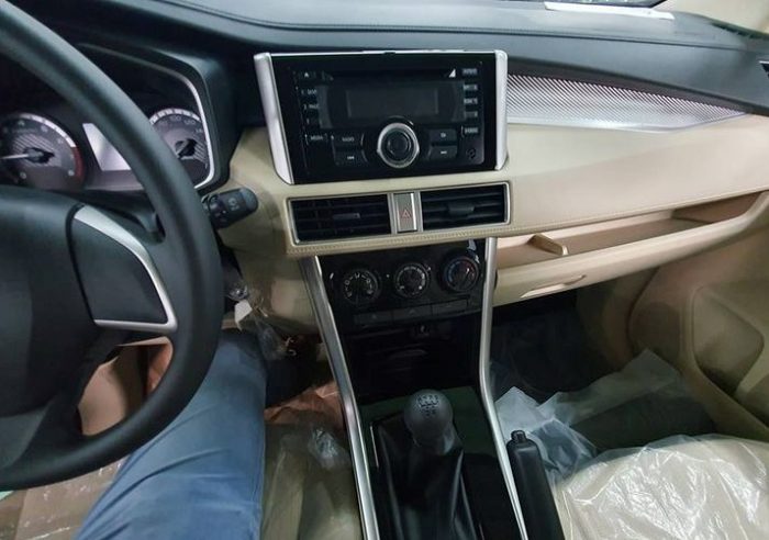 man-hinh-o-to-xe-Xpander-truoc-khi-lap-dat-man-hinh-zestech