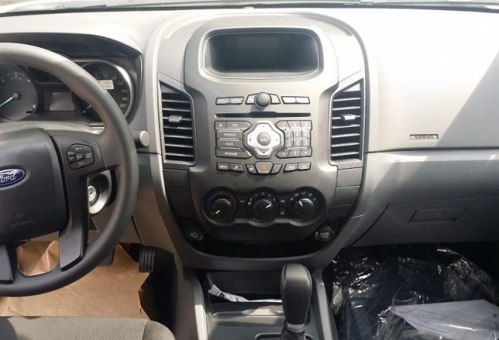 dau-CD-nguyen-ban-tren-xe-Ford-Ranger