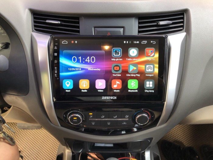 man-hinh-android-Zestech-cho-xe-Navara