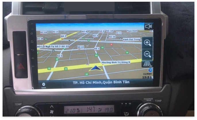 man-hinh-DVD-Zestech-cho-xe-Prado