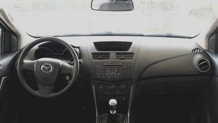 man-hinh-nguyen-ban-xe-Mazda-BT50