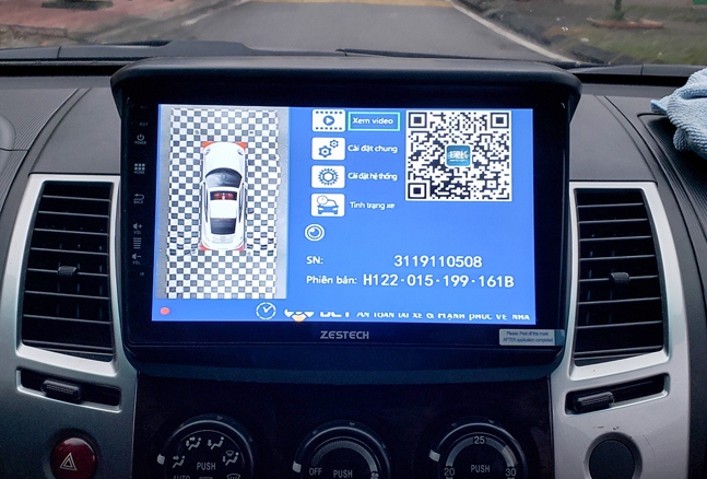 Man-hinh-thu-duoc-tu-camera-360-do-o-to-cho-xe-mitsubishi-Pajero-sport