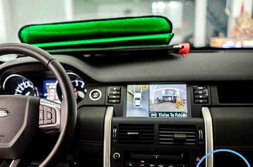 hinh-anh-thu-duoc-tu-camera-360-tren-xe-Land-Rover-Discovery-Sport
