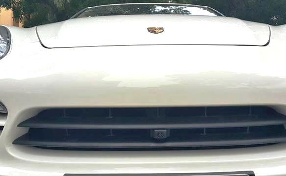 Camera-360-o-to-cho-xe-Porsche-duoc-lap-phai-dau-xe