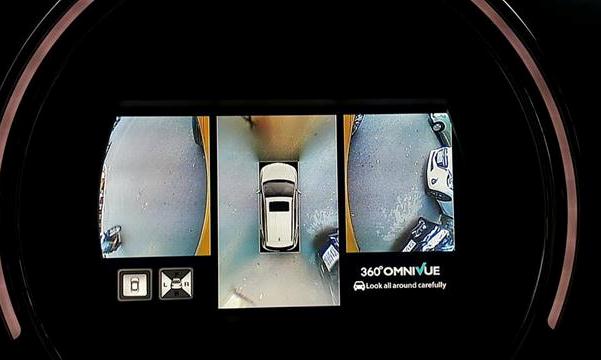 hinh-anh-2-ben-hong-xe-ghi-lai-tu-camera-360-o-to