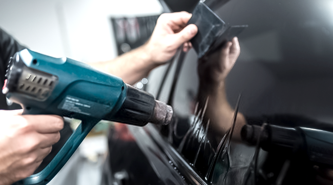 say-phim-de-phim-tao-duoc-do-bam-dinh-cua-phim-vao-mat-kinh-xe