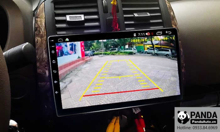 Màn hình Gotech hỗ trợ hiển thị hình ảnh camera lùi