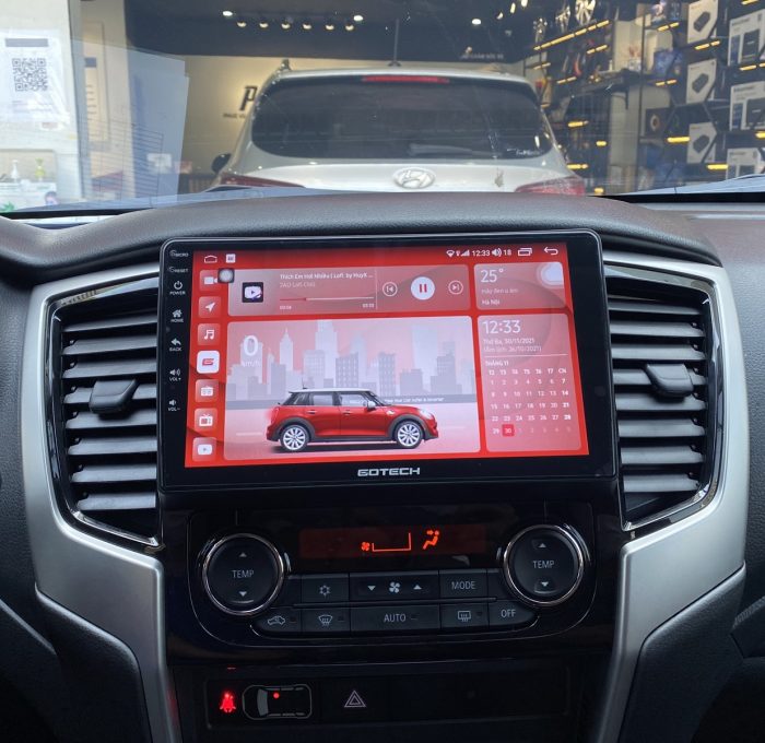 màn hình mitsubishi triton