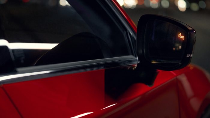 Cảnh báo trên gương chiếu hậu