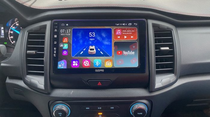 Màn hình OledPro Ultra 2 K hoàn thiện trên xe
