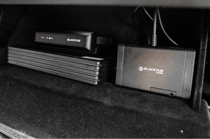 camera hành trình Blackvuew Dr770 box lắp đặt gọn gàng trên ô tô